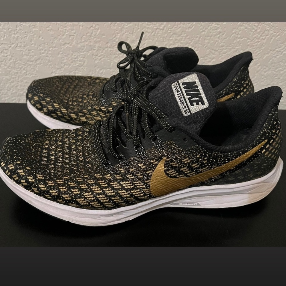 NIKE Women's Black & Gold Athletic Running Shoes